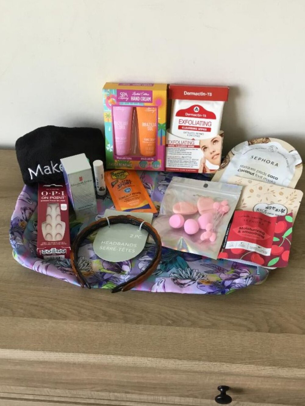 Catherine Malandrino Cosmetic Pouch Filled w/Assorted Cosmetics & Beauty Items